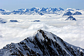 Schneebedeckte Berge und Nebelmeer, Dolomiten, Alto Adige, Südtirol, Italien, Europa