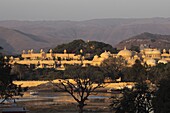 India, Rajasthan, Udaipur, Lake Pichola, Udai Vilas Hotel