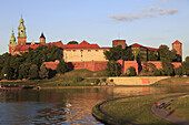 Poland, Krakow, Wawel Castle and Cathedral, Wisla River