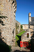 France, Brittany, Cote d'Armor, Dinan (Rance valley), medieval city, Jerzual gate from 14th century and ramparts