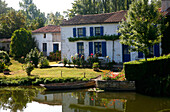 France, Poitou-Charentes, Deux Sevres ( 79 ), Coulon, house along Sevre Niortaise river