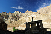 Stupa, Chörten, Gebirgstal bei Wanla, Großer Zanskar Trek, Zanskargebirge, Zanskar, Ladakh, Indien