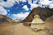 Chorten, stupa, Pigmo, Padum, Zanskar Range Traverse, Zanskar Range, Zanskar, Ladakh, India
