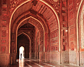 Torbögen in Nebengebäude am Taj Mahal, Taj Mahal, Agra, UNESCO Weltkulturerbe, Uttar Pradesh, Indien