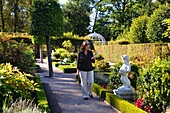 Tourist in the Russian garden, Belvedere Castle near Weimar, Thuringia, Germany