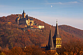 Blick zum Schloss und Kirchturm St. Sylvestri, Wernigerode, Harz, Sachsen-Anhalt, Deutschland, Europa