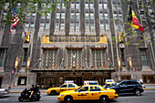 Taxis Passing By The Waldorf Astoria Hotel In Midtown Manhattan, Midtown Manhattan, New York, USA