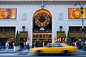 Christmas shopping on 5th Avenue, New York City, USA