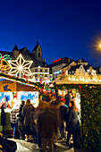 Weihnachtsmarkt mit Weihnachtsbeleuchtung, Basel, Schweiz