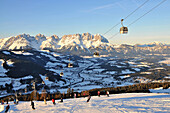 Fleck im Skigebiet Ehrenbachhöhe mit wildem Kaiser, Winter in Tirol, Österreich, Europa