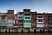 France, Midi-Pyrenees Region, Tarn Department, Castres, Quai des Jacobins, midieval houses on the Agout River