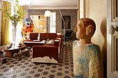 Salon mit Kunstwerken, B und B Chambre Avec Vue, Luberon, Frankreich