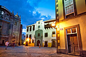 Blick auf das Casa de Colon in der Altstadt am Abend, Vegueta, Las Palmas, Gran Canaria, Kanarische Inseln, Spanien, Europa