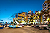 Boote am Strand am Abend, Playa de las Canteras, Las Palmas, Gran Canaria, Kanarische Inseln, Spanien, Europa