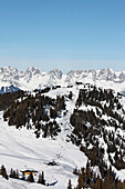 Skigebiet Ehrenbachhöhe, Wilder Kaiser im Hintergrund, Kitzbühel, Tirol, Österreich