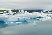 Vielfarbiges Eis am Jökulsarlon, Gletschersee, Island, Skandinavien, Europa