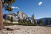 Blick auf den Berg Half Dome, Yosemite Nationalpark, Kalifornien, USA, Amerika