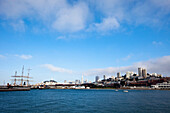 Blick auf die San Francisco Bay unter Wolkenhimmel, San Francisco, Kalifornien, USA, Amerika