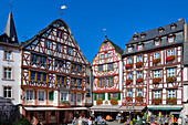 Marktplatz mit Fachwerkhäusern, Bernkastel-Kues, Rheinland Pfalz, Deutschland