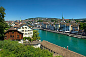 Blick auf Limmat und Niederdorf, Zürich, Schweiz