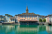 Der Fluss Limmat mit St. Peter und Hotel zum Storchen, Zürich, Schweiz, Europa