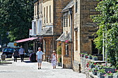 People at High Street, Broadway, Worcestershire, Cotswolds, England, Great Britain, Europe