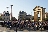 France, Bordeaux, 33, la Victoire square, Porte d'Aquitaine monument, cafe