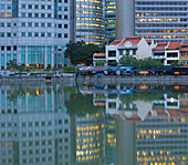 Boat Quay mit Fluss am Abend, Bankenviertel, Fluss Singapur, Singapur