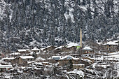 Verschneiter Ort Madenli, Anatolien, Türkei