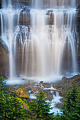 Wasserfall, Cascate di Mezzo Vallesinella, Brenta Adamello Naturpark, Madonna di Campiglio, Trentino, Italien