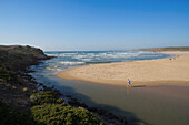 Strand am Atlantik an der Praia de Bordeira, Westküste der Algarve, Costa Vicentina, Algarve, Portugal, Europa