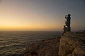 Two people on high cliff above Atlantic Ocean, evening mood, view onto the ocean, Cabo de Sao Vicente, Algarve, Portugal, Europe