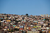 Bunte Häuser am Hang, Valparaiso, Chile, Südamerika