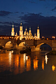 Basilica de Nuestra Senora del Pilar and Puente de Piedra, stone bridge above Ebro river in the evening, Zaragoza, Saragossa, province of Zaragoza, Aragon, Northern Spain, Spain, Europe