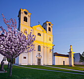 Kirche in Loretto am Abend, Wiener Becken, Niederösterreich, Österreich, Europa