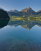 Blick auf den Wolfgangsee vor Bergwerkskogel, Ringkogel, Sparber und Bleckwand, Salzkammergut, Salzburg, Österreich, Europa