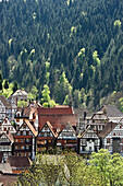 Blick auf Fachwerkhäuser in Schiltach, südlich von Freudenstadt, Schwarzwald, Baden-Württemberg, Deutschland, Europa
