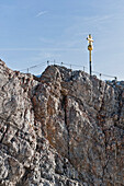 Zugspitze mit Gipfelkreuz, Wettersteingebirge, Oberbayern, Bayerische Alpen, Bayern, Deutschland