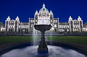 FOUNTAIN LEGISLATIVE PARLIAMENT BUILDINGS INNER HARBOUR VICTORIAVANCOUVER ISLAND  BRITISH COLUMBIA CANADA