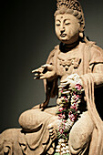Buddha mit Blumenkette, Wien, Österreich