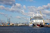 Kreuzfahrtschiff AIDAsol am Anleger im Hafen, Hamburg Cruise Center Hafen City, Hamburg, Deutschland, Europa