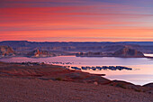 Lake Powell, Wahweap Bay and Wahweap Marina in the morning, Glen Canyon National Recreation Area, Arizona and Utah, USA, America
