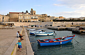 Am alten Hafen, Otranto im Salento, Apulien, Italien