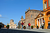 Piazza dei Martiri und Palazzo dei Pio, Rathaus, in Carpi, Emilia Romagna, Italien