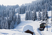 Tiefer Winter an der Bahnstrecke der Eisenbahn Winteregg, Mürren, Lauterbrunnental, Jungfrauregion, Berner Oberland, Kanton Bern, Schweiz, Europa
