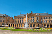 Springbrunnen vor der Oper, Metz, Lothringen, Frankreich, Europa