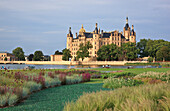 Schlossgarten und Schloss Schwerin, Mecklenburg Vorpommern, Deutschland, Europa