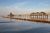 Seebrücke Heringsdorf im Abendlicht, Insel Usedom, Ostsee, Mecklenburg Vorpommern, Deutschland, Europa