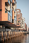 Büro- und Wohngebäude am Sandtorkai in der Hamburger Hafencity, Hamburg, Deutschland, Europa