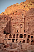 Das Urnengrab, Königliche Gräber in Petra, UNESCO Weltkulturerbe, Wadi Musa, Jordanien, Naher Osten, Asien